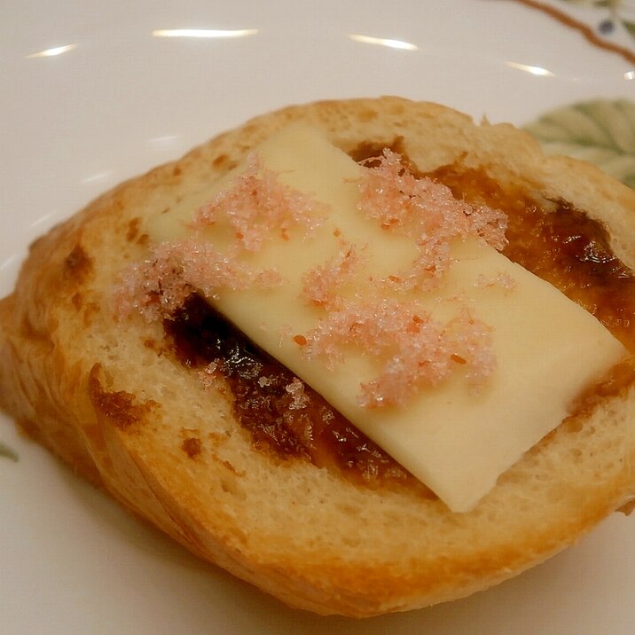 生姜でブルスケッタ　スライスチーズと甜麺醤